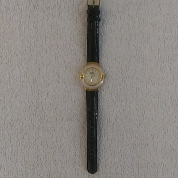 Signature Studio womens watch - Picture 2 of 4